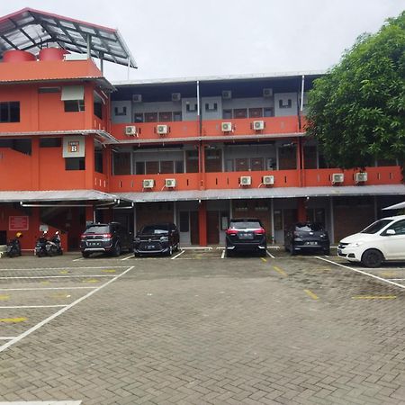 Oyo 92098 Kost Orange Syariah Hotel Makassar Eksteriør billede