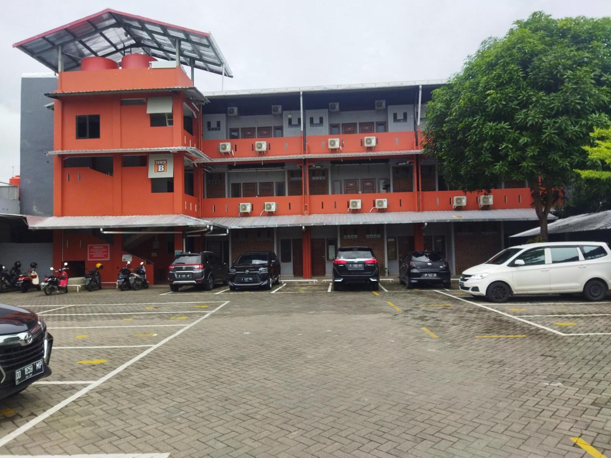 Oyo 92098 Kost Orange Syariah Hotel Makassar Eksteriør billede