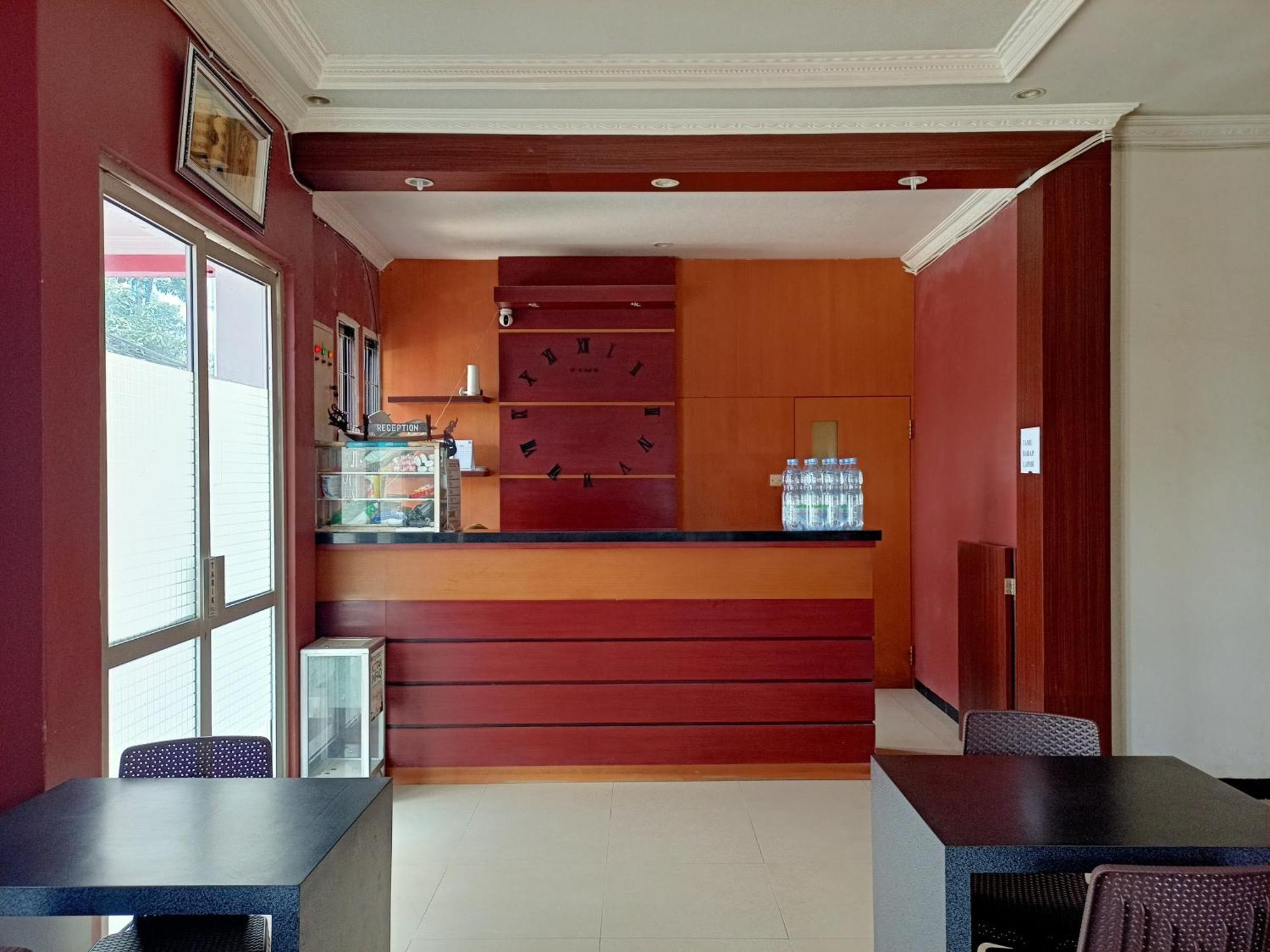 Oyo 92098 Kost Orange Syariah Hotel Makassar Eksteriør billede