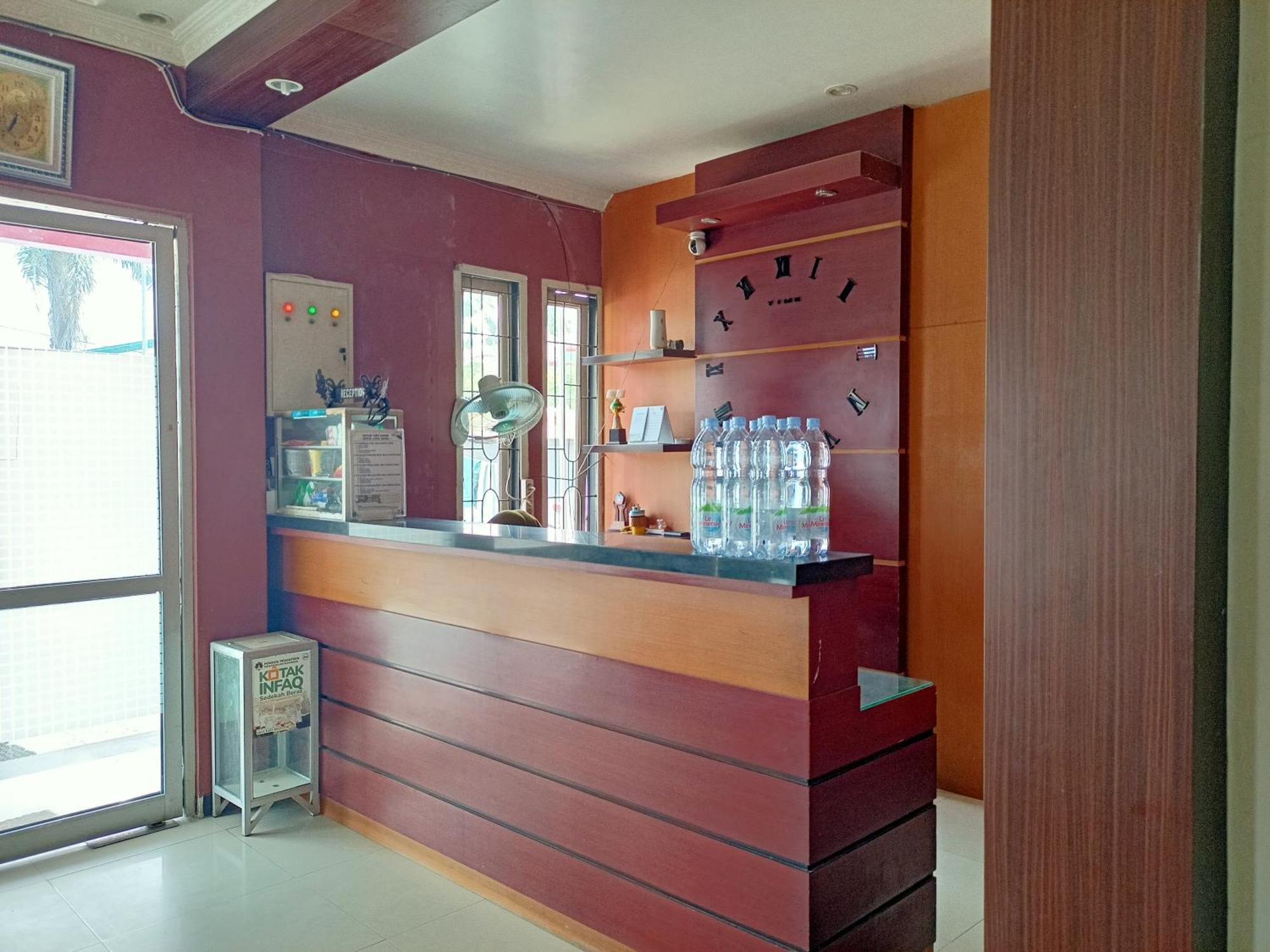 Oyo 92098 Kost Orange Syariah Hotel Makassar Eksteriør billede