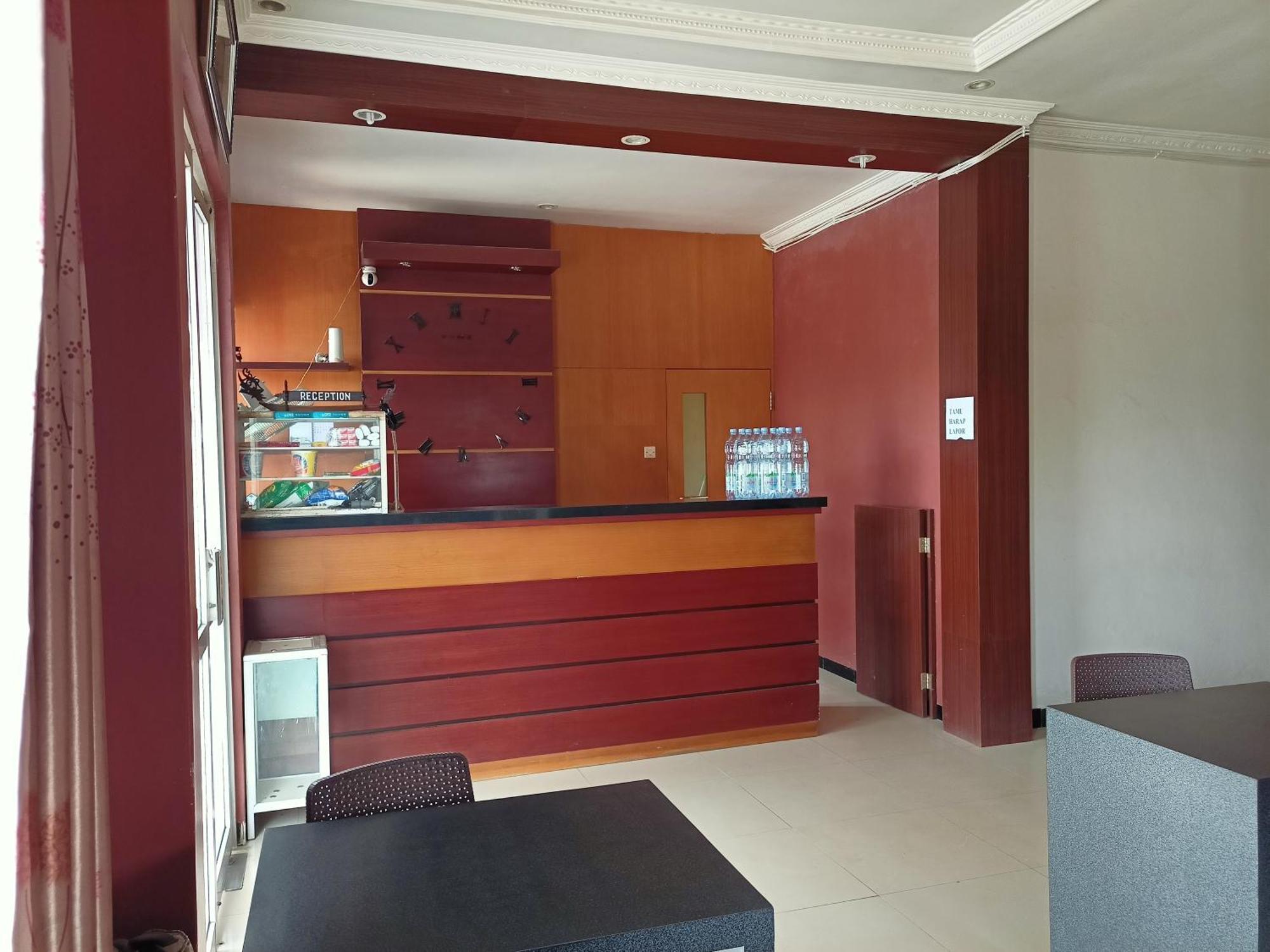 Oyo 92098 Kost Orange Syariah Hotel Makassar Eksteriør billede