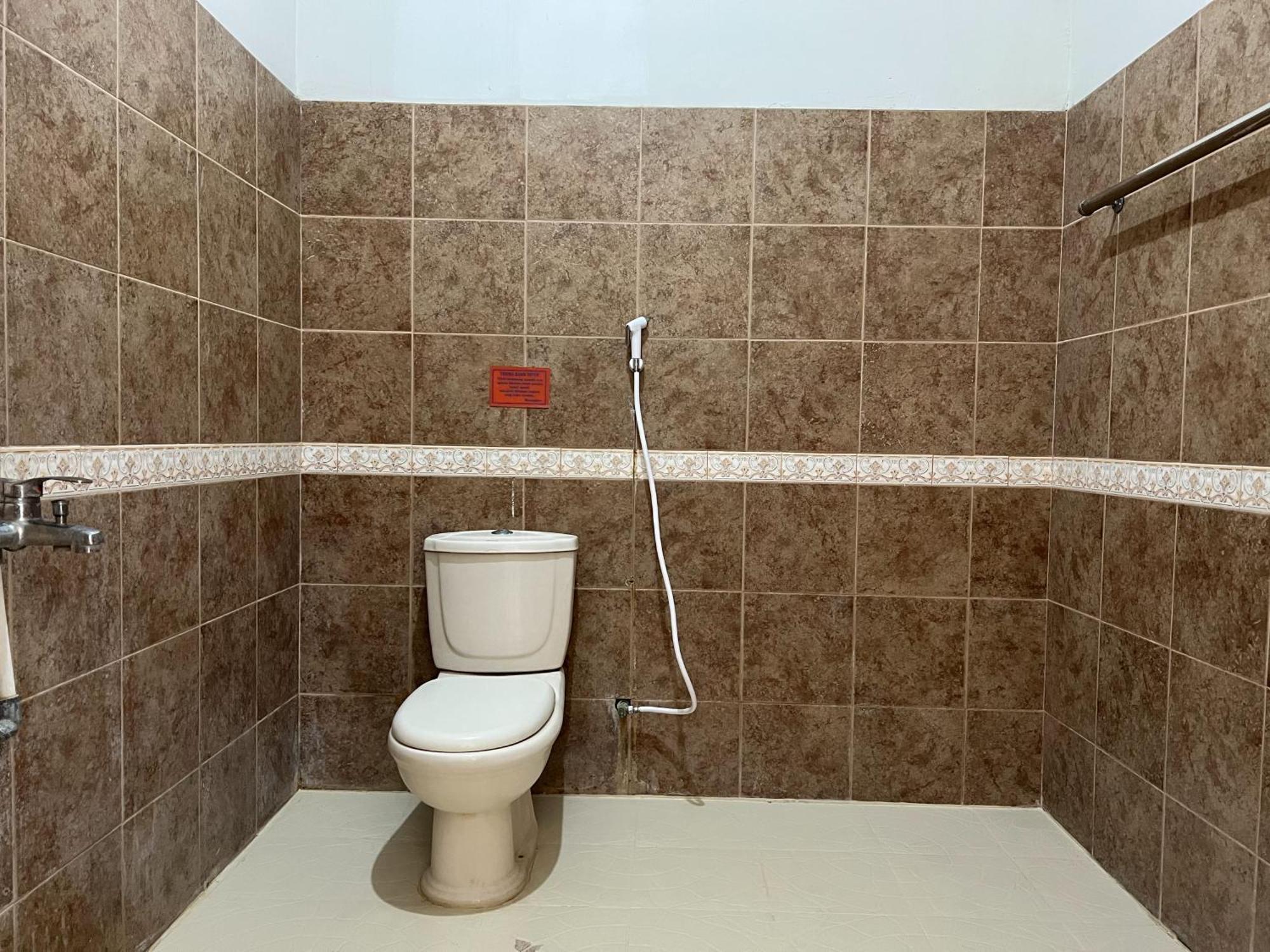 Oyo 92098 Kost Orange Syariah Hotel Makassar Eksteriør billede